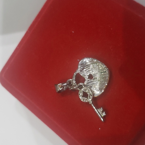 Pedant only ❤ & 🗝 - Picture 3 of 3